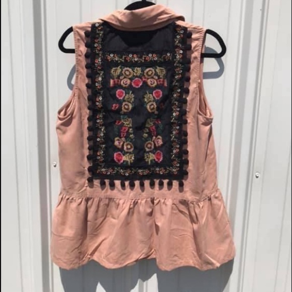 ENTRO EMBROIDERED VEST pom pom detail mauve dusty pink PATCH black